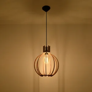 Obesna svetilka ARANCIA iz naravnega lesa