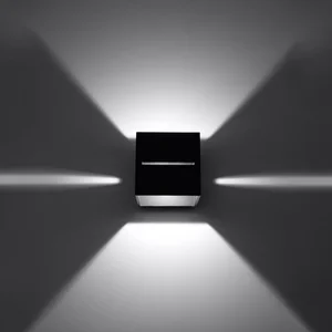 Stenska svetilka LOBO črna (10x12x10cm)