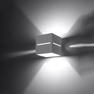 Stenska svetilka LOBO bela (10x12x10cm)