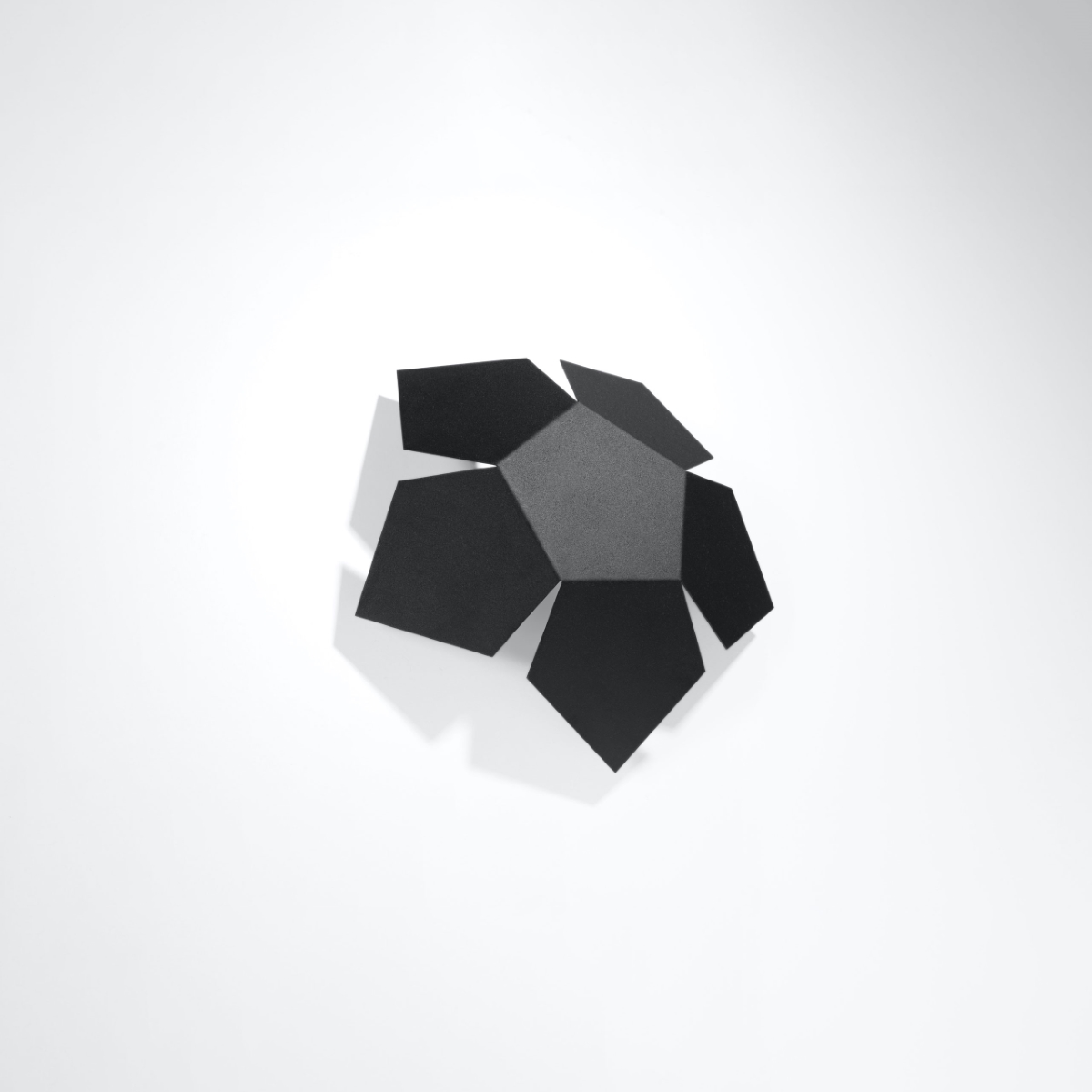 Stenska svetilka PENTA črna (30x30x8cm)