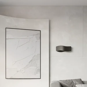 Stenska svetilka TILA 30 črna (30x11x13cm)