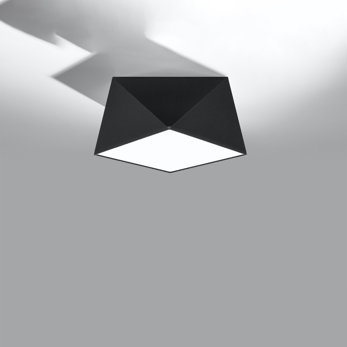 Stropna svetilka HEXA 25 črna (25x25x15cm)