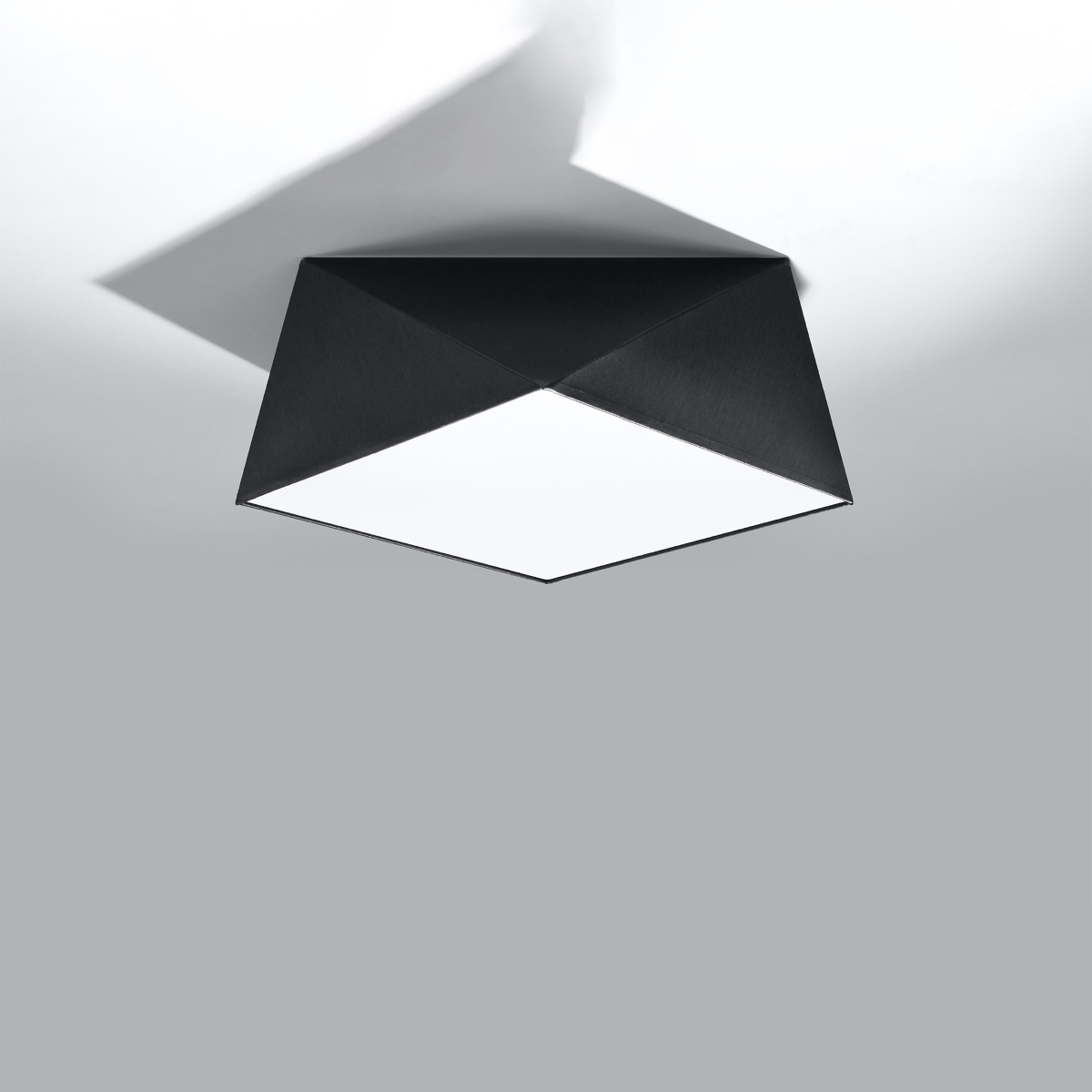 Stropna svetilka HEXA 35 črna (35x35x15cm)