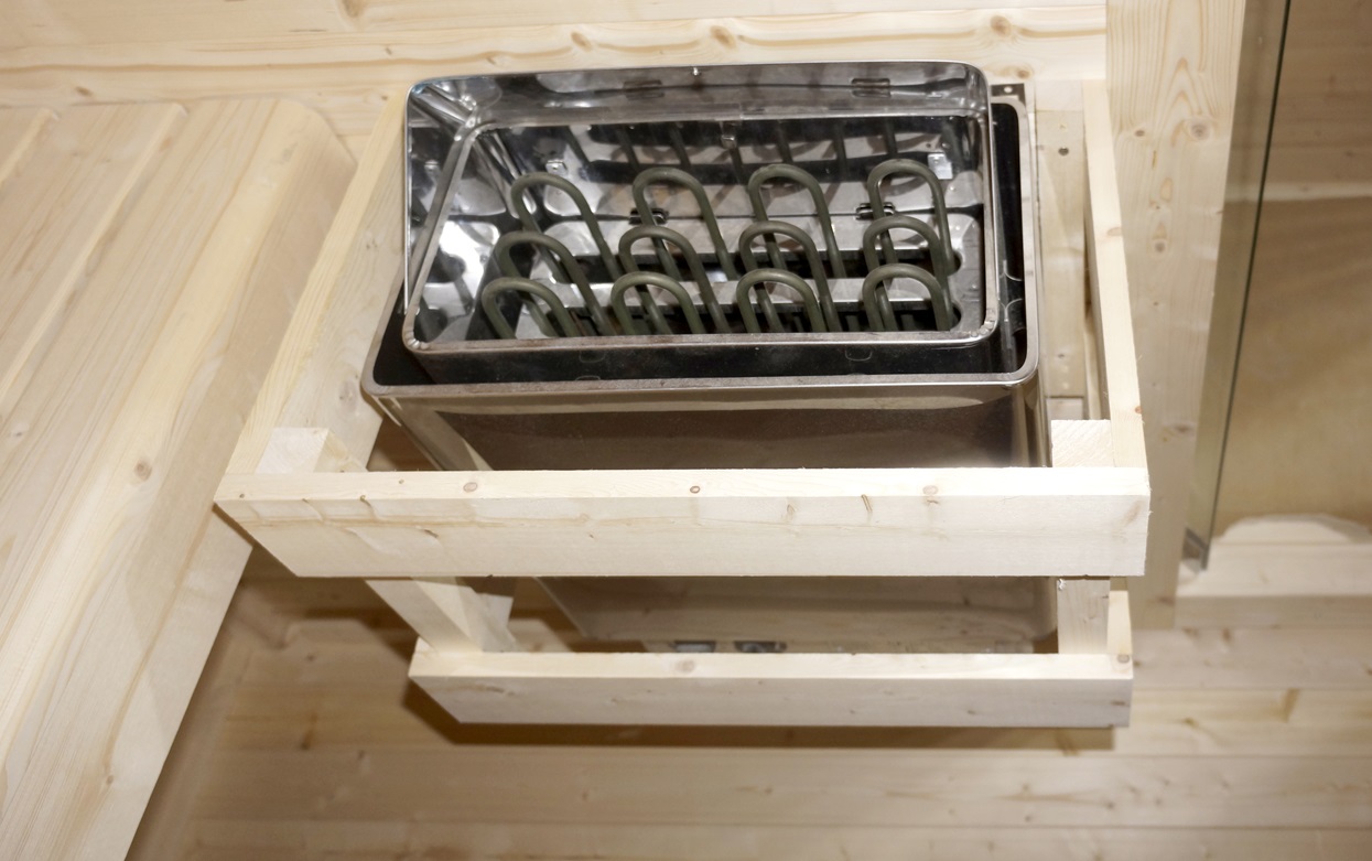 Zunanja finska savna Sanotechnik RAUMA z nadstreškom